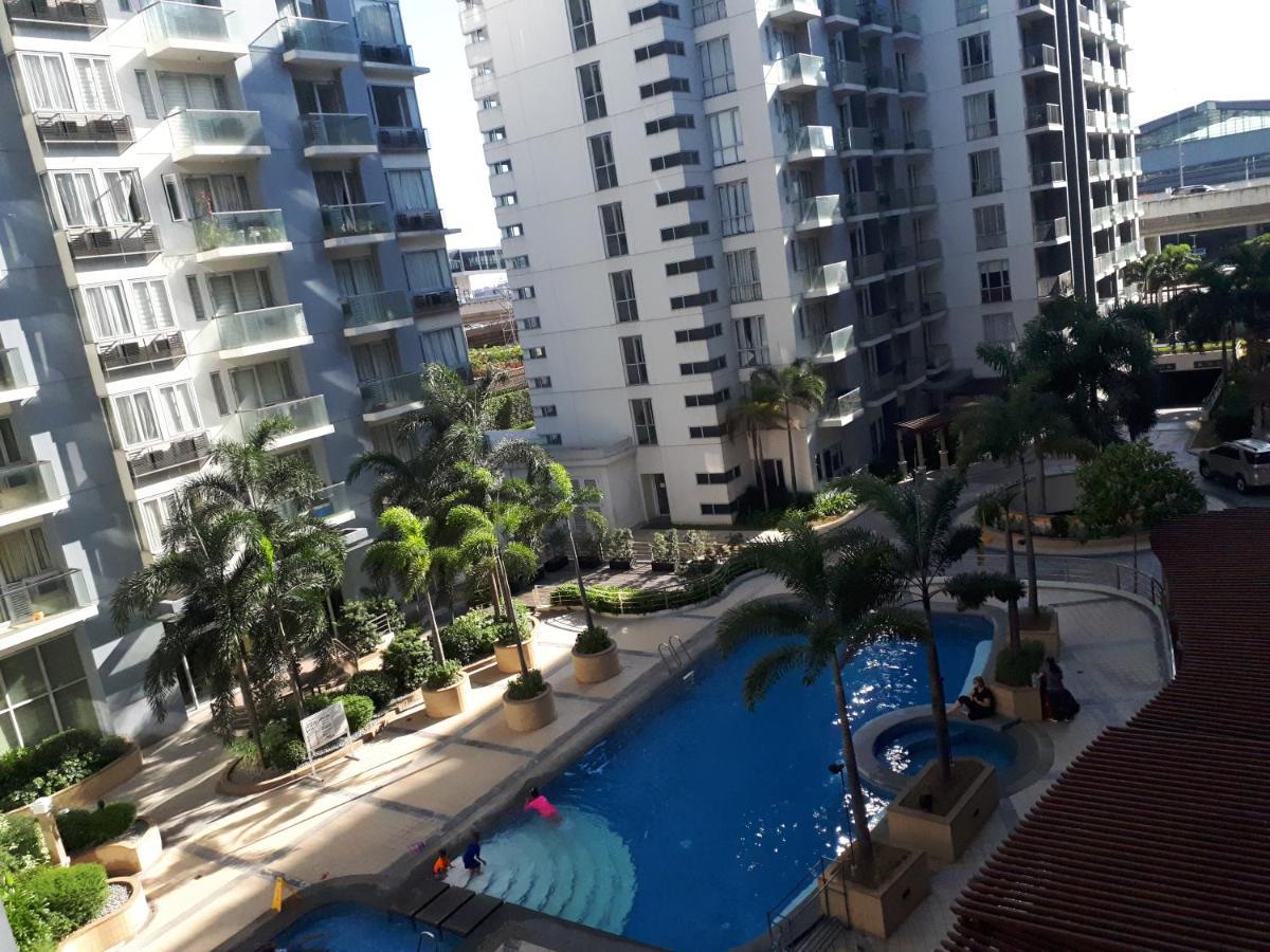 One Palm Tree Villas Manila Exteriör bild